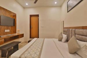 Hotel Urban Ramayan Best Air Condition Room With Lift And Free Parking