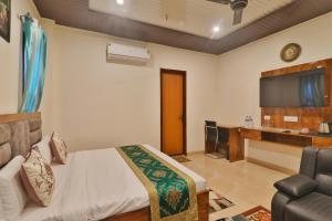 Hotel Urban Ramayan Best Air Condition Room With Lift And Free Parking