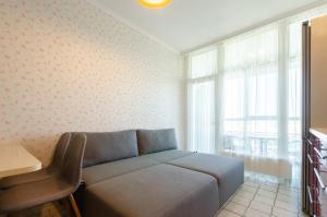 18-90b Kvartet, Vasyl Lypkivskyi 16b, Kyiv, railway station, metro nearby, stunning city view, Petrovdom Apartment
