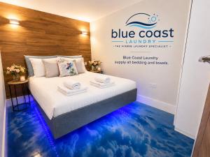 Cloud9 Guest House - by Coastline Retreats - FREE PARKING INCLUDED - 2 Bedroom self contained garden flat - Luxury 2 Person Bath, Netflix, Superfast Wifi