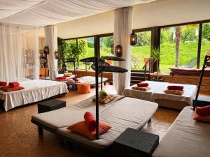 B&B GoldRain