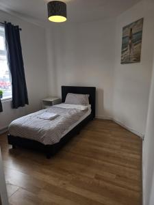 Spacious 4 Bedroom House in Dagenham