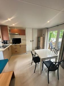 Mobil home CAMPING LE DOMAINE DE CHAUSSY 4 ETOILES , PROCHE VALLONT PONT DARC