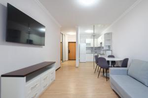 10-41b Kvartet, Vasyl Lypkivskyi 16b, Kyiv, railway station, metro nearby, fantastic city view, Petrovdom Apartment