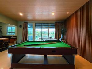 Entire Villa, Ferry Terminal Pickup & Breakfast