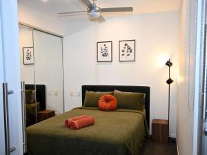 Greenville -Luxury Views-10 Min to Oval & Zoo-Free Parking-Pool-Gym