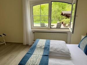 Moseloase am Weinberg mit Pool und Sauna in Bullay