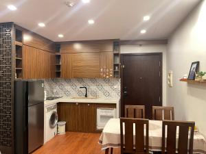 DCapitale Apartment 1BR with Working Room & City View Balcony