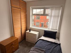 Oldham stays 3 bed house