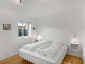 Apartment Loreia - 300m from the sea by Interhome