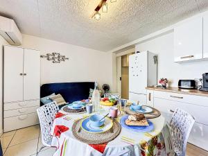 Apartment Les Amphores by Interhome