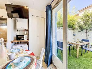Apartment Les Amphores by Interhome