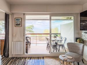 Apartment Les Flots Bleus-12 by Interhome