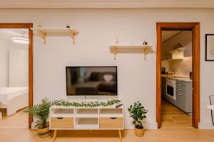 Cabanal BeachFront - 1 Min to Sea, AC, SmartTv, Balcony