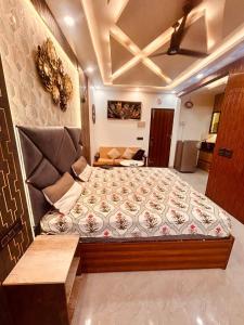 Luxury High Rise Studio 5 mint away from Noida extension