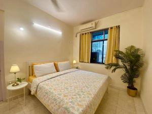 Spacious 1 Bed 2 bath Bandra Balcony Wifi