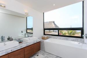 Villa Beachfront with Breakfast Included