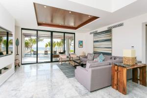 Villa Beachfront with Breakfast Included