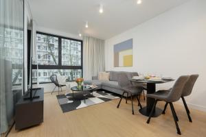 Luxury Apartments with Balcony & Air Conditioning in the Centre of Warsaw by Renters Prestige