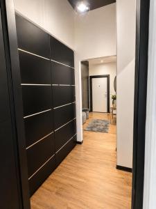 Rebeccas Noir Suite