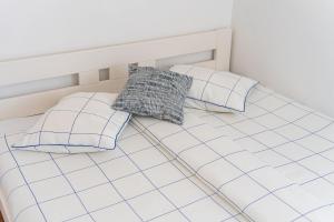 Zagreb 263 & 264 - Two One Bedroom Apartments - Flexible Keybox Entry - Parking- Monthly Rent - Modern
