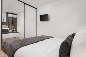Aura Airport Suite