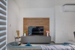 Cozy 1BR at Cavarra Gardens Sleeps 2