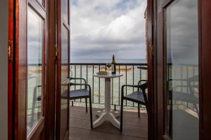 Frame Halepa Art Retreat - Ocean Front Suites