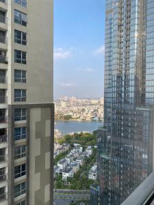 Vinhome Central Park - Apartment Luxury Suite Skyline View 1