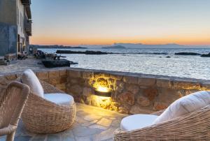 Frame Halepa Art Retreat - Ocean Front Suites
