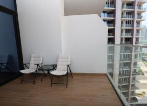 Elegant Pool-View 1BR Near Cleveland Clinic