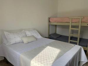 Apto com varanda e garagem na Vila Tupi