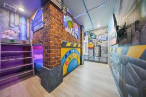 BD010J - Magnificent Bears Den Mansion With Themed Bedrooms at Reunion