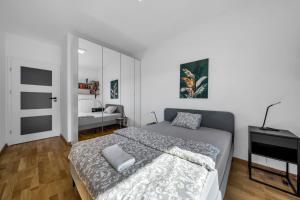 Modern 2BR Apartment Balcony Free Private Parking Warsaw Arkadia
