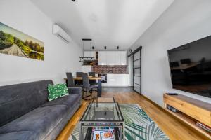 Modern 2BR Apartment Balcony Free Private Parking Warsaw Arkadia