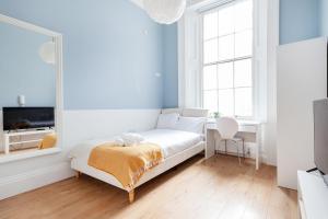 Studio near Queensway Station
