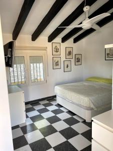 Chalet con piscina playa de Oliva