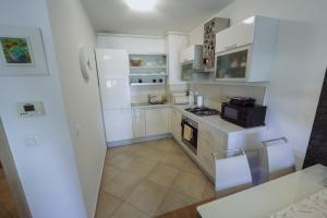Lola Suite, One Bedroom Place with Free Parking