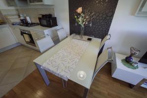 Lola Suite, One Bedroom Place with Free Parking
