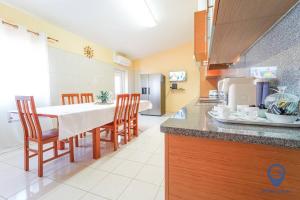 Orange House by MTPhomes