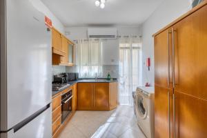 Cosy 2 bedroom apartment near the sea CELL1-1