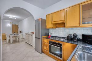 Cosy 2 bedroom apartment near the sea CELL1-1
