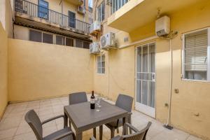 Cosy 2 bedroom apartment near the sea CELL1-1