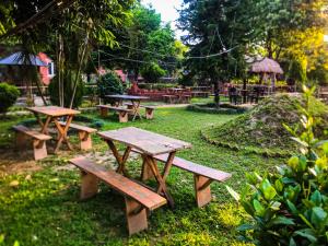 Hotel Tharu Garden