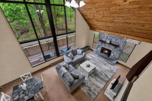 DogFriendly wHot Tub Fire Pit Resort Access