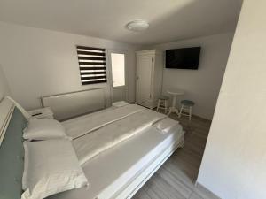 Lucatonys Guesthouse