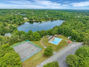 Emerald Escape Lake, Theater, Game Room & More!