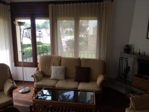 Apartamento en Calella para estancias de temporada con piscina y parking