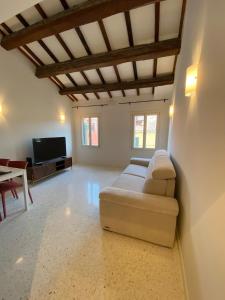 Canal View Flat Modern Design in Venice Palace