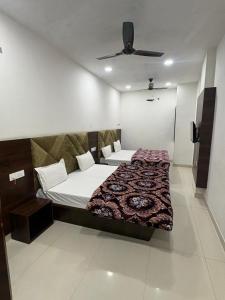 Hotel UV Opposite GOLDEN TEMPLE